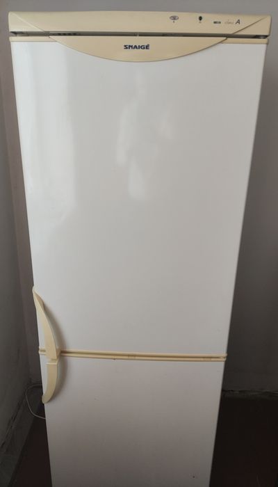 Холодильник Snaige, морозилка працює, холодильник не холодить..