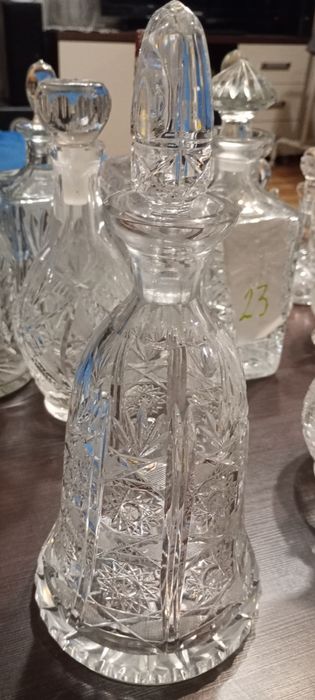 Śliczna ogromną masywna o bogatym szlifie karafka kryształowa (22)