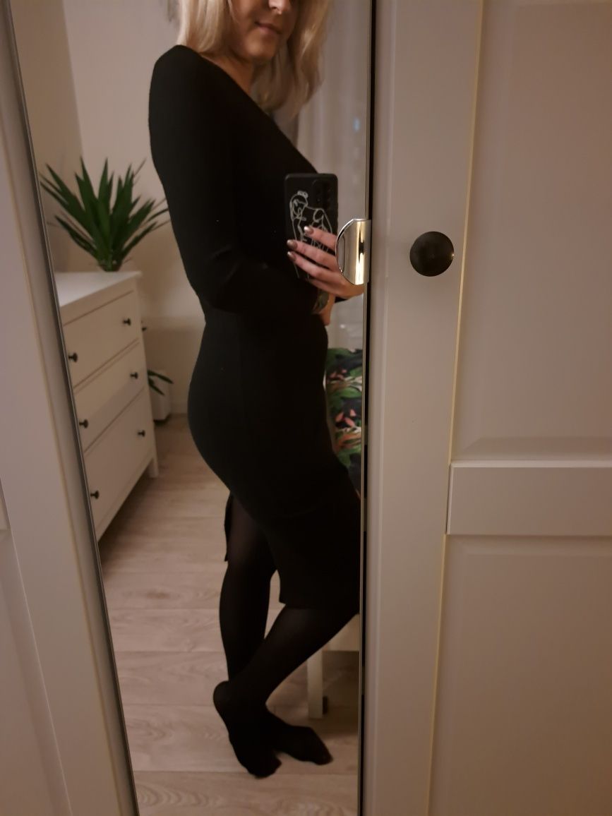 Dzianinowa, dopasowana sukienka Reserved