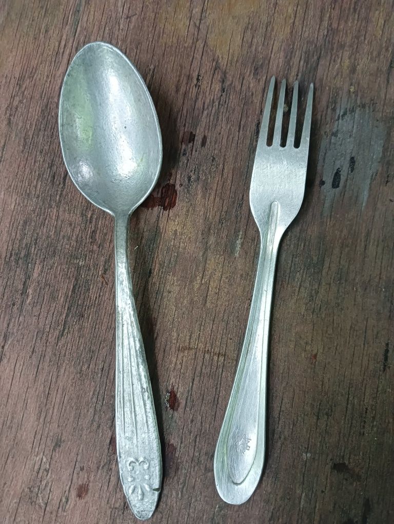 Продам столові прибори