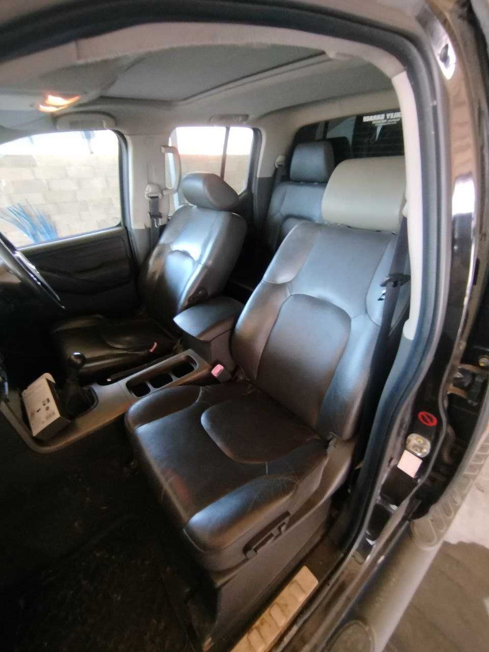 Сидіння сідушки Nissan Navara D40. Nissan Pathfinder R51