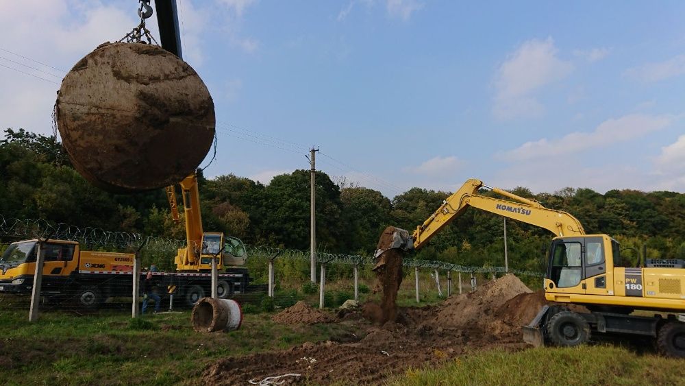 Послуги повноповоротного кубового екскаватора Komatsu земляні роботи