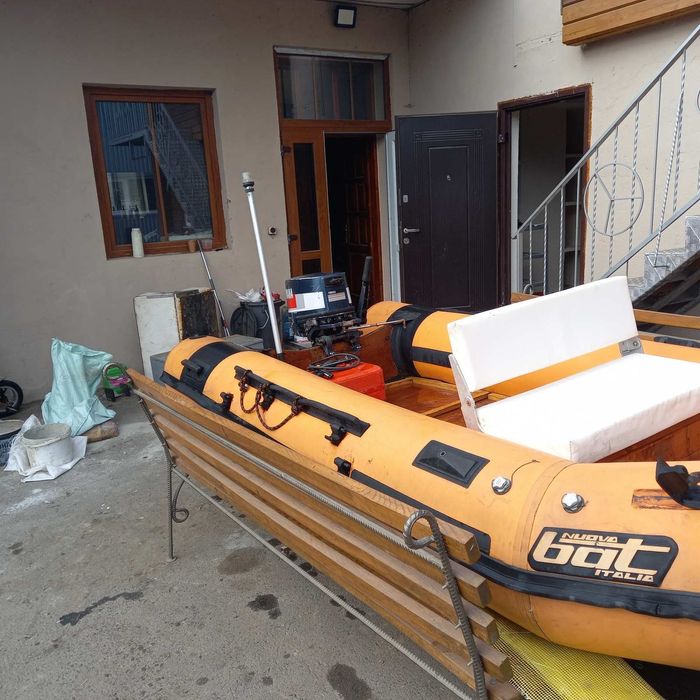 Лодка, човен Bat Italia 4.3 м