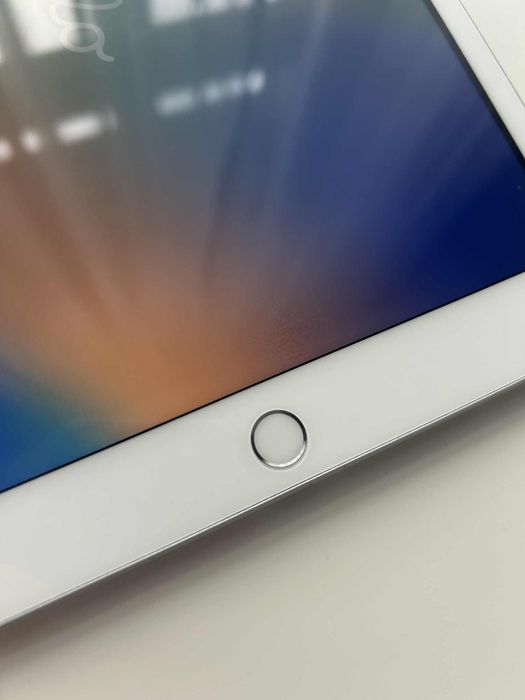 Sprzedam iPad 2020 (8. generacja) 32 GB WiFi  z Apple Pencil 1 gen.