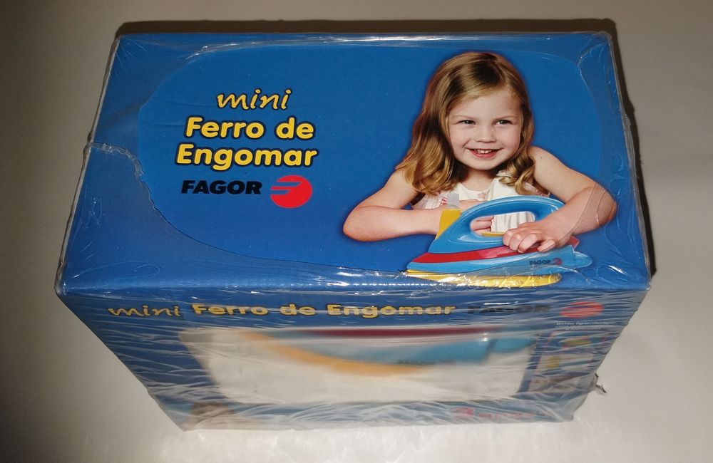 Ferro de engomar de brincar, da marca 'Fagor'