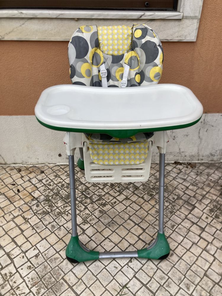 Cadeira de rafeição em bom estado
