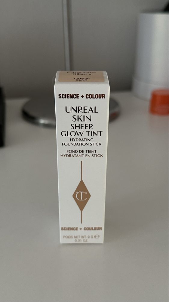 Charlotte Tilbury Unreal Skin podkład w sticku