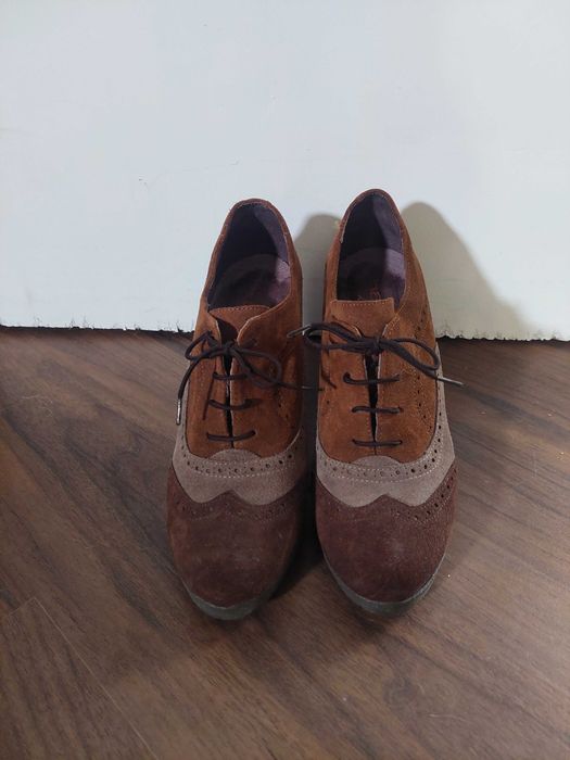 Sapatos em camurça de mulher