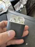 AirPods z etui ladujacym