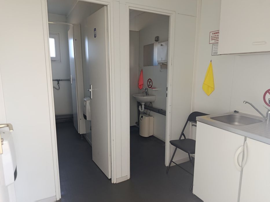 Zestaw 4 kontenerów 60m2 WC socjalny biurowy mieszkalny kuchania