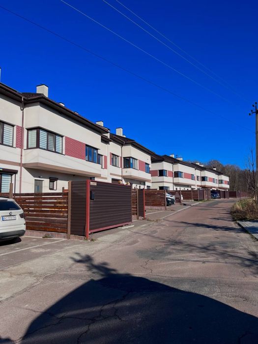 Продаж котеджу з власною ділянкою у с. Басівка