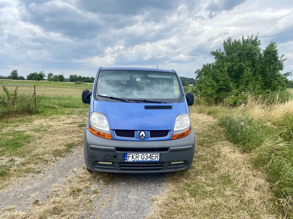 Renault Trafic bus