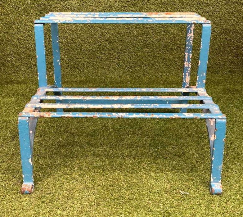 Escadote em ferro maciço