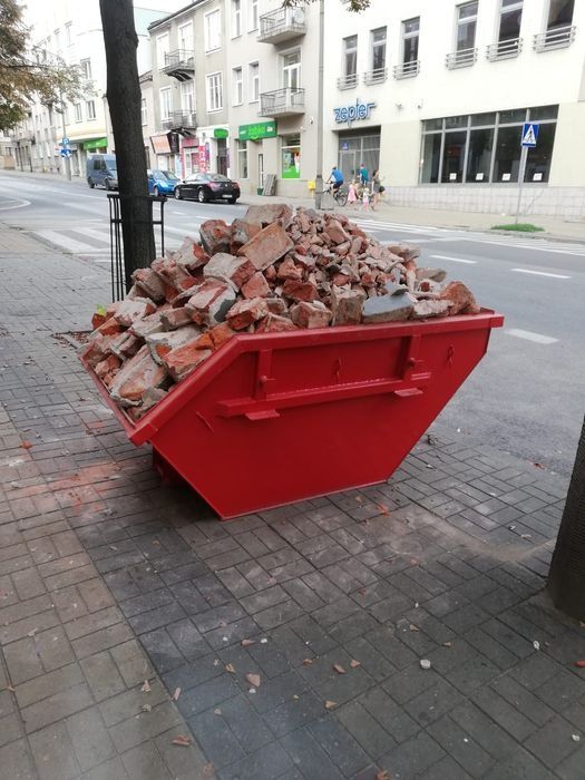 Kontenery wywóz gałęzi, liści, trawy i gruzu