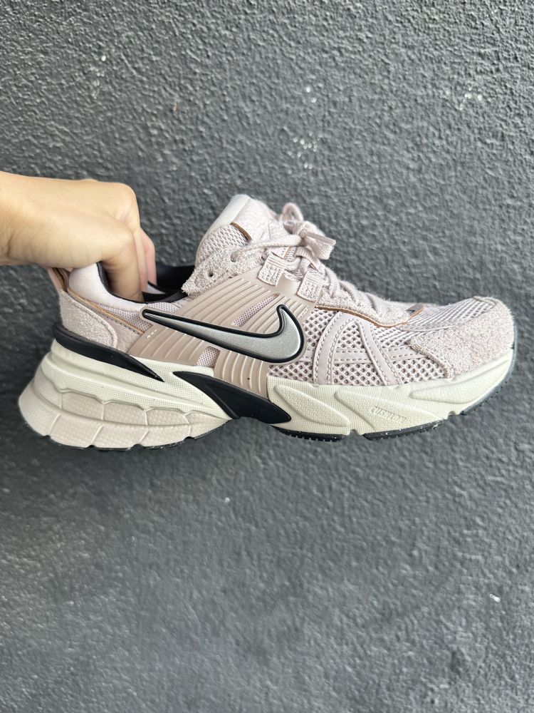 Кросівки Nike V2K run