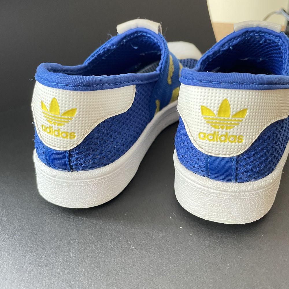 Adidas кросівки , макасіни