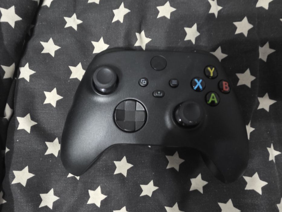 Sprzedam xboxa one x 1tb z 3 grami