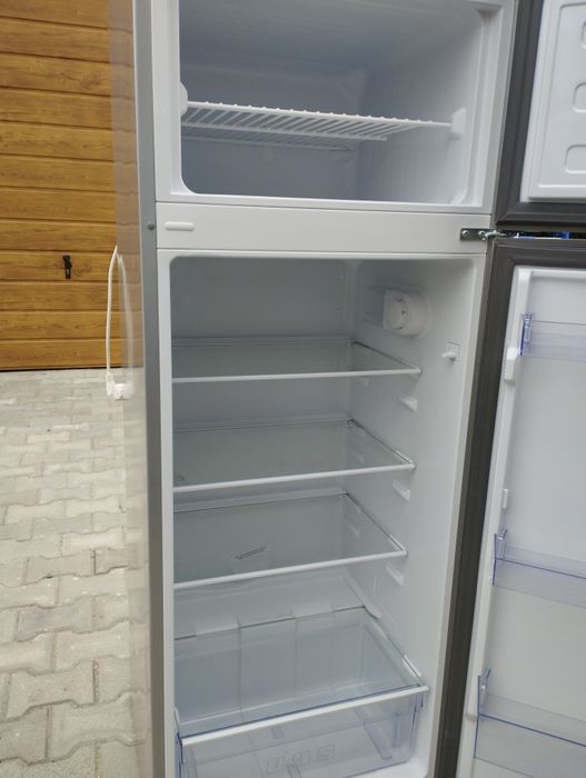 Lodówko zamrażarka Beko srebrna 145 cm