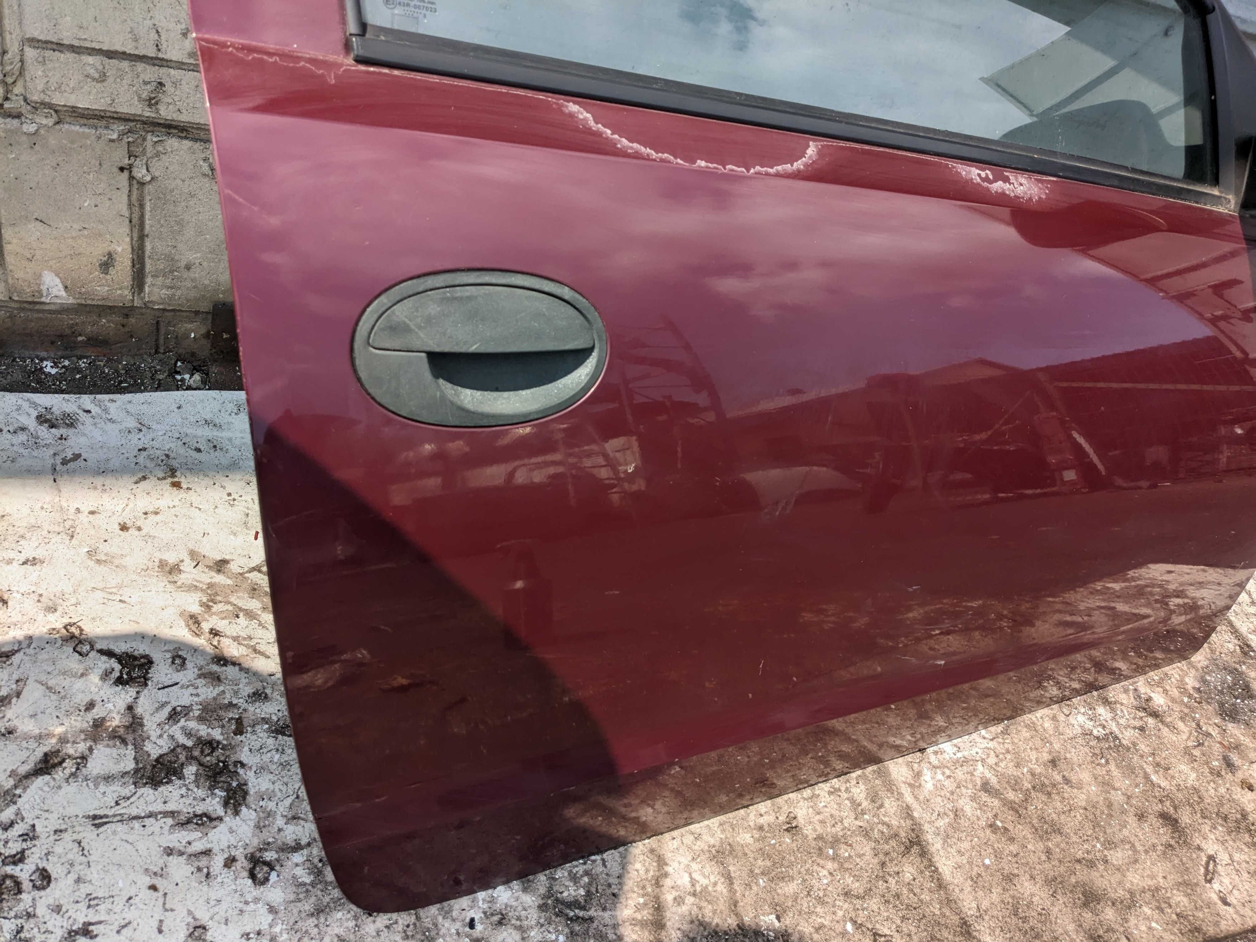 Opel Corsa C 3D Drzwi Prawe Przednie Prawy Przód PP