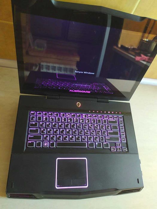 Игровой ноутбук Alienware m15x