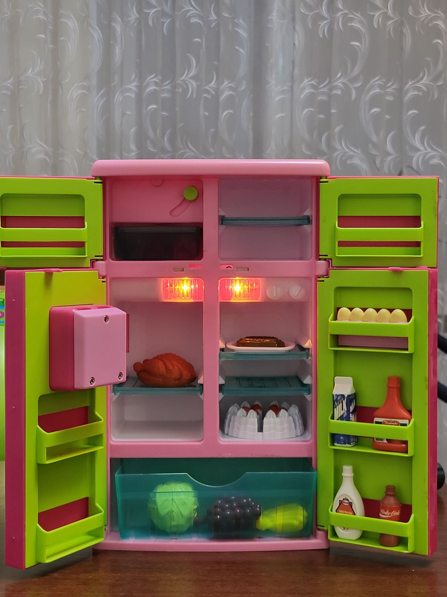 Іграшковий холодильник Play Home.