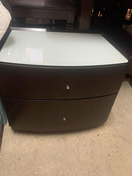 Comoda e duas mesas cabeceira