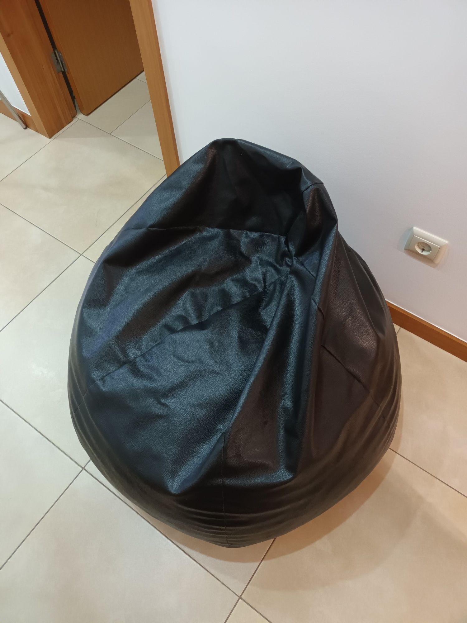 Puff de couro preto