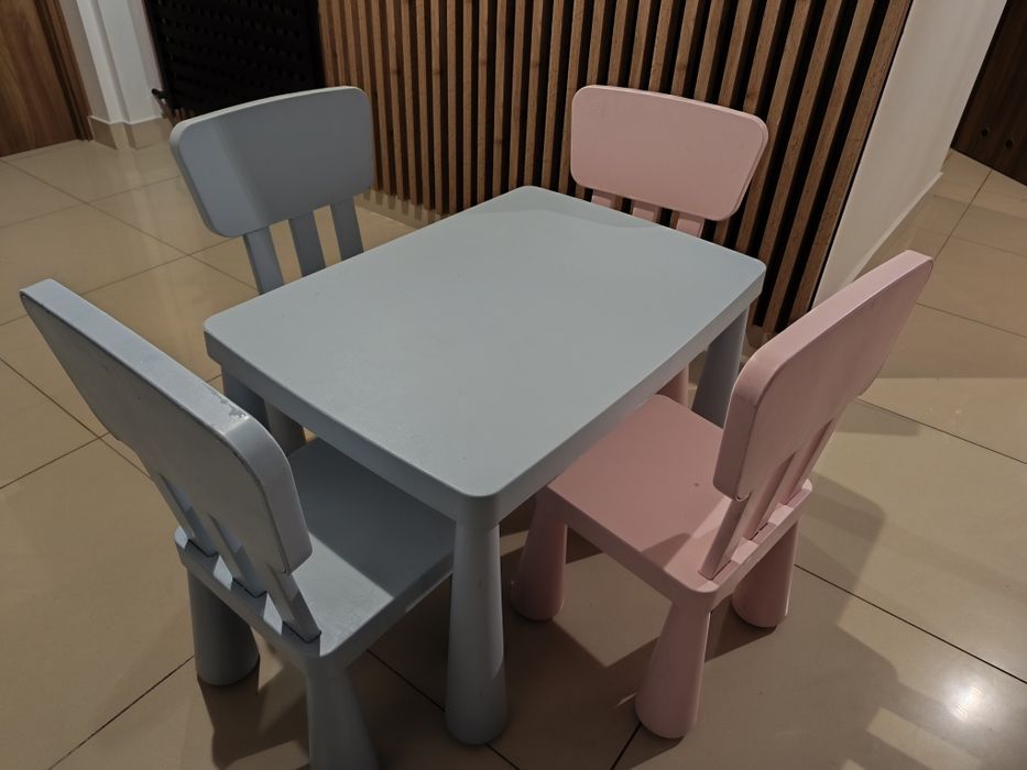 Stolik i 4 krzesła mammut dla dzieci IKEA