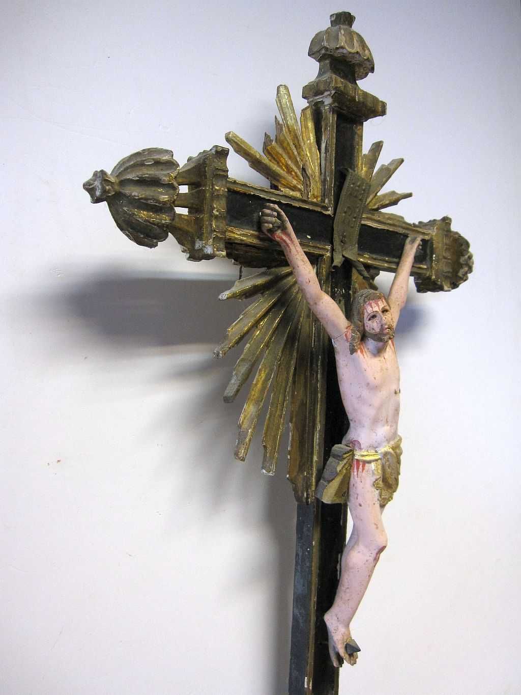 antigo crucifixo - madeira policromada-início Sec. XIX-66 cm de altura