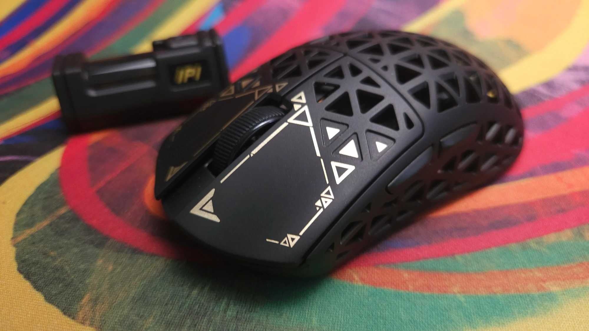 Карбонова ігрова мишка IPI Float 18 88 ATTACK SHARK R5 Wireless Carbon