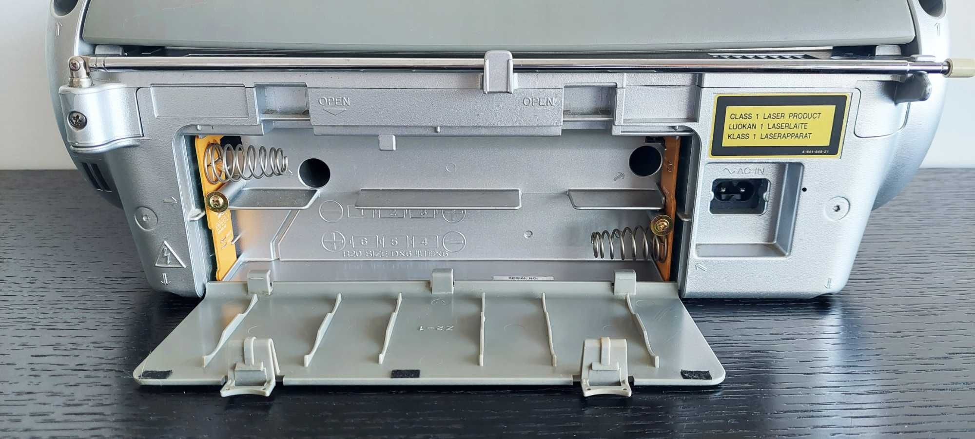Rádio AM/FM leitor gravador de cassette e leitor de CD Sony CDFD-S22L