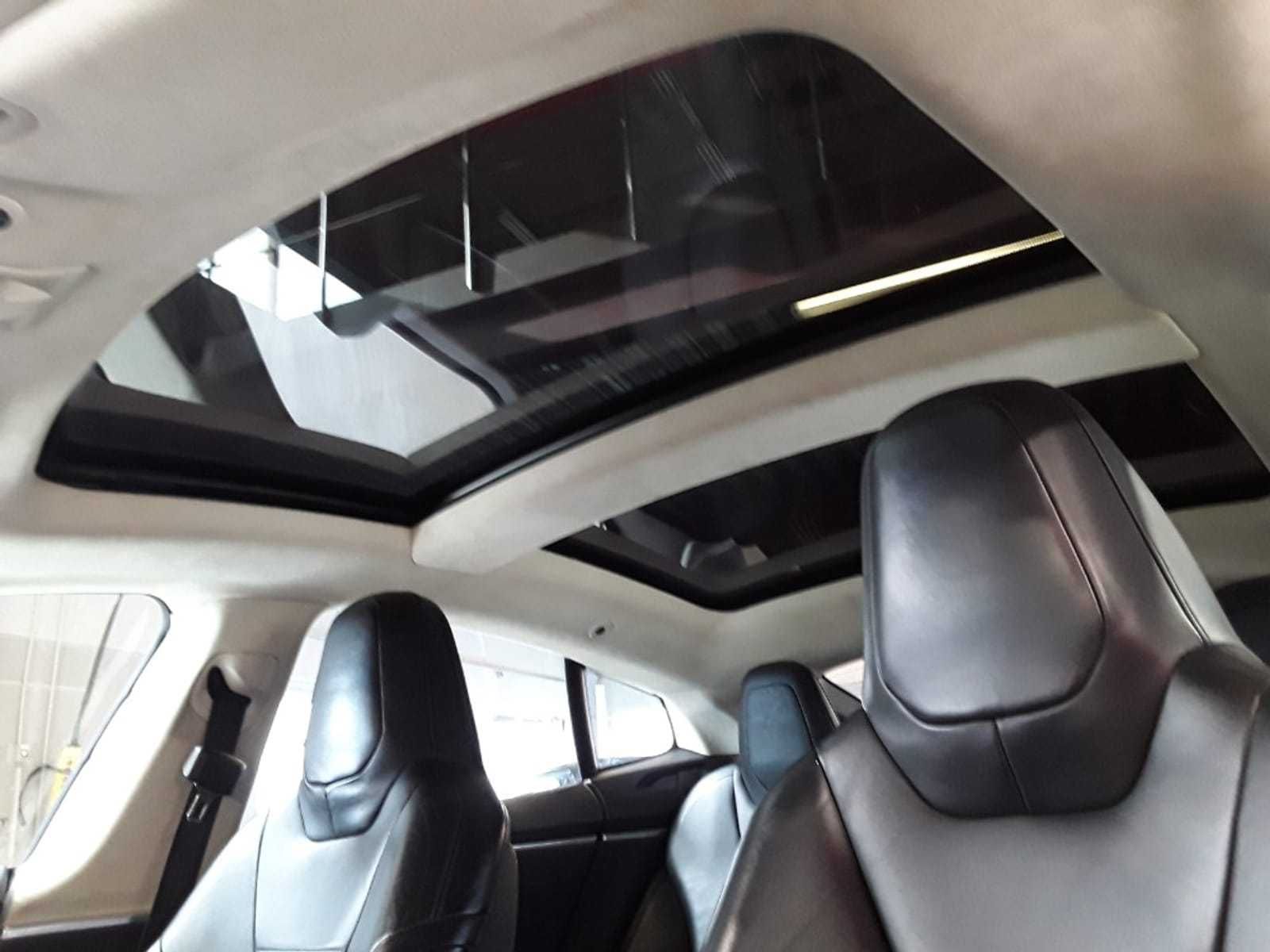 Електромобіль Tesla Model S 70D з Норвегії 2015 року