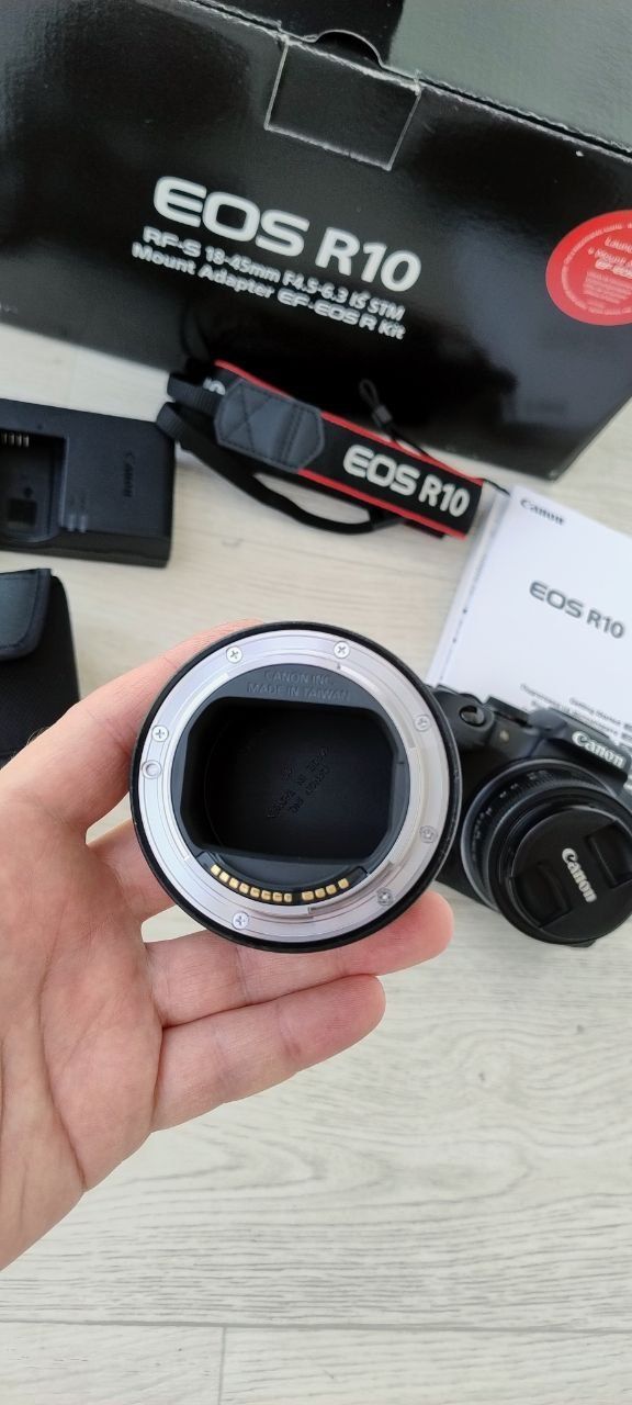 Canon EOS R10 RF-S 18-45 F4.5-6.3 IS STM + Mount Adapter EF-EOS R Kit
