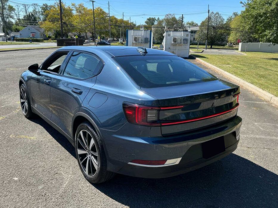Polestar 2      2022