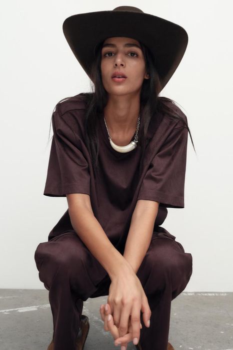 Стильний костюм зі штучної замші, бренд Zara