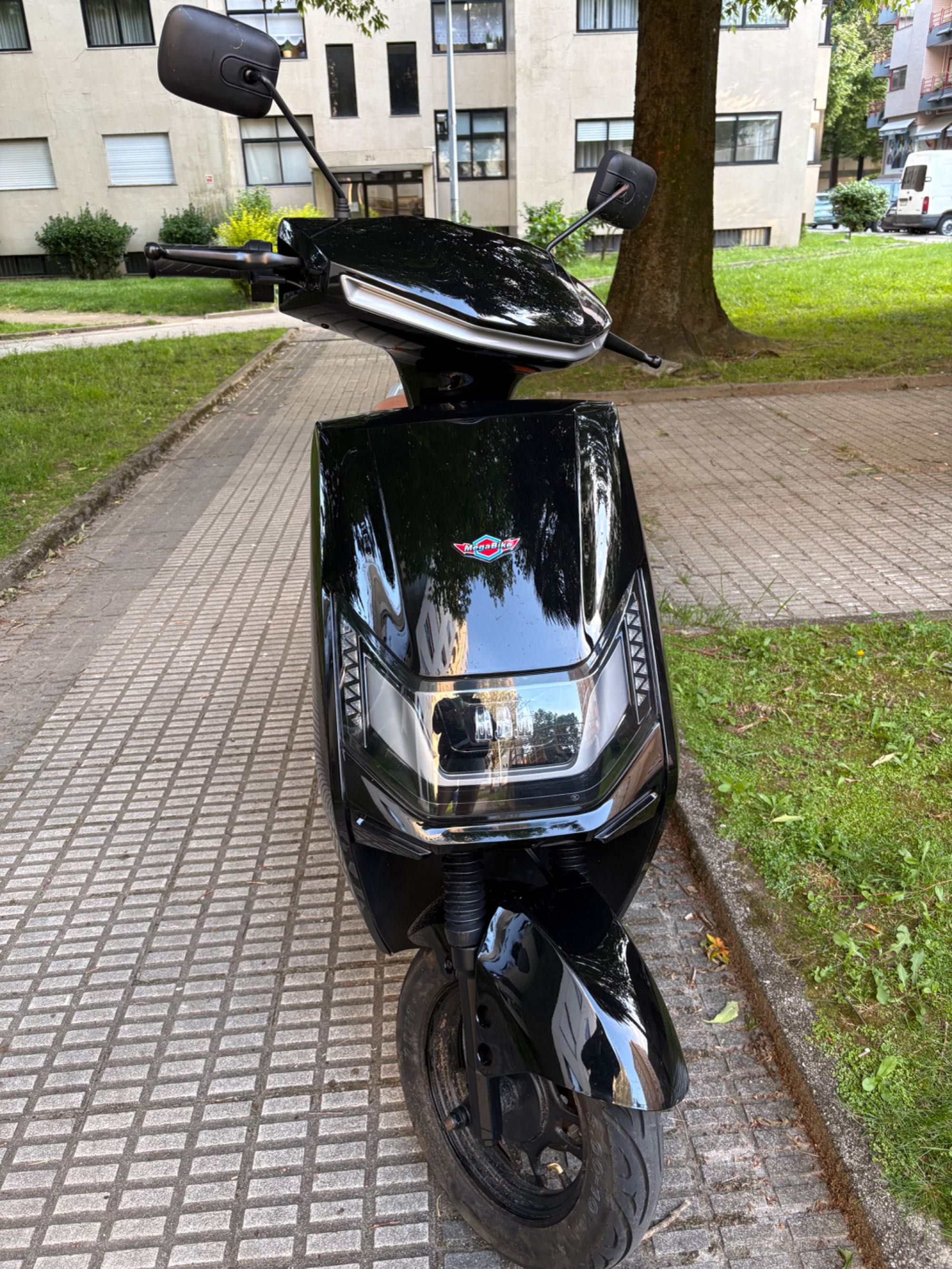 Mota elétrica ( Não necessita de carta de condução) Vendo pu troxo)