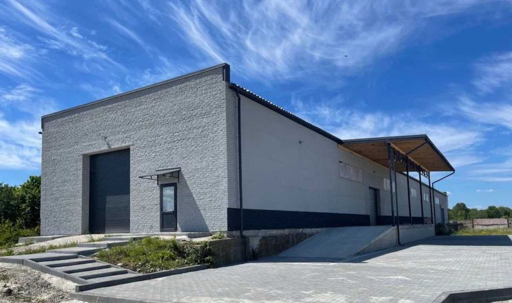 Продається складське приміщення, офісне 1150м2 і 1 Га землі в м. Калуш