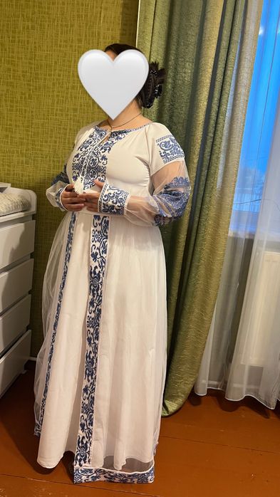 продам білу вишиту сукню 46 розміру