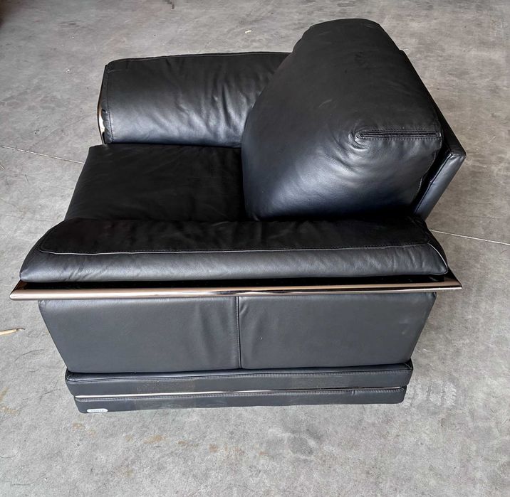 Poltrona em pele cor preto - Qtd. 1 Und.