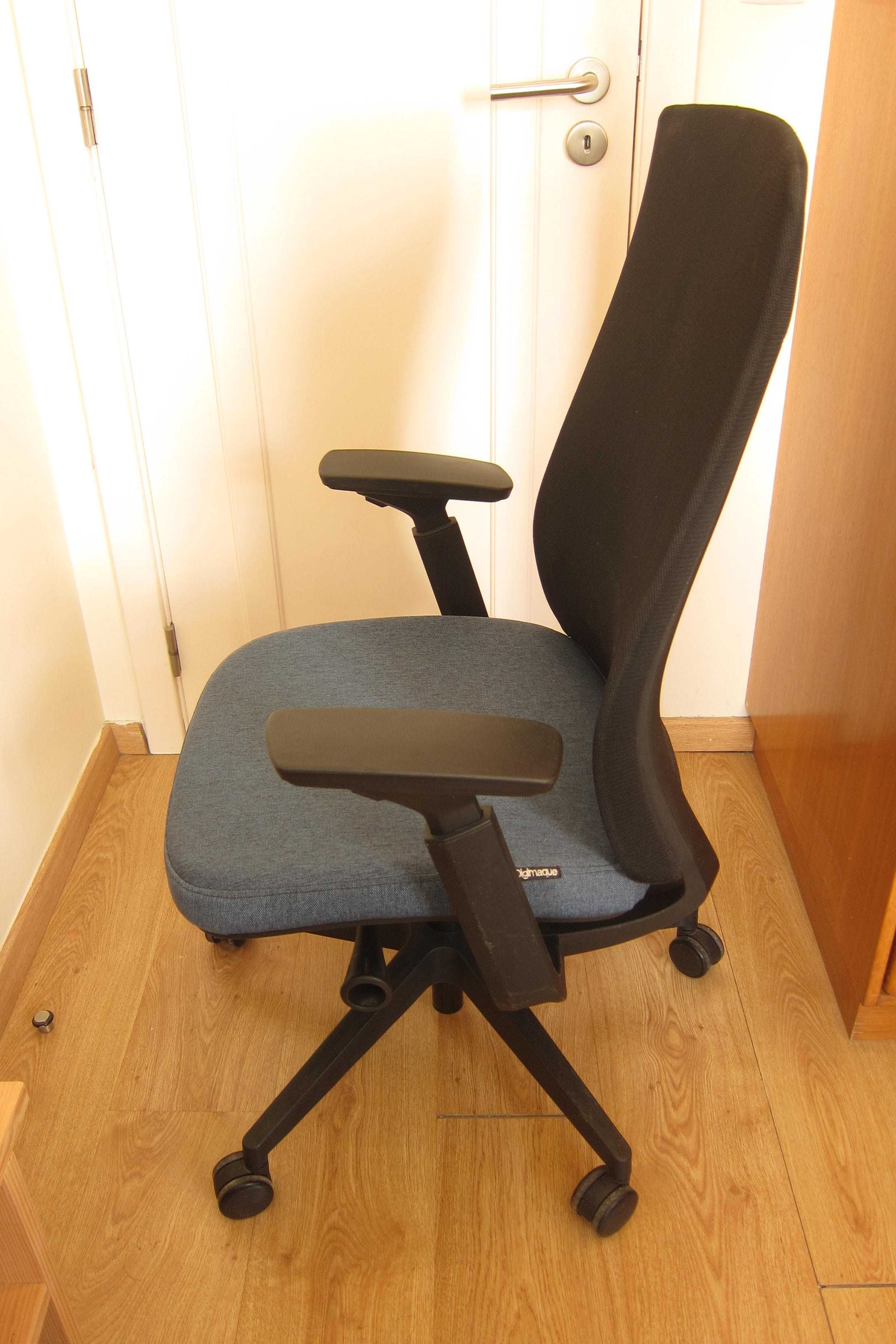 Cadeira de escritório ergonómica Digimaque - impecável