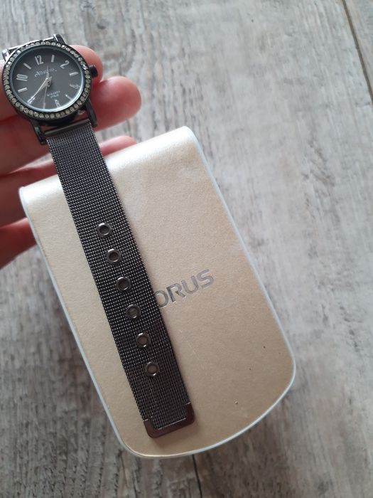 Damski zegarek, kryształki swarovski.