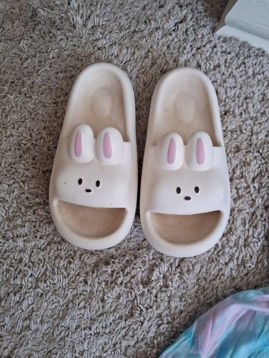 Отдам вещи и обувь на девочку 6-7 лет