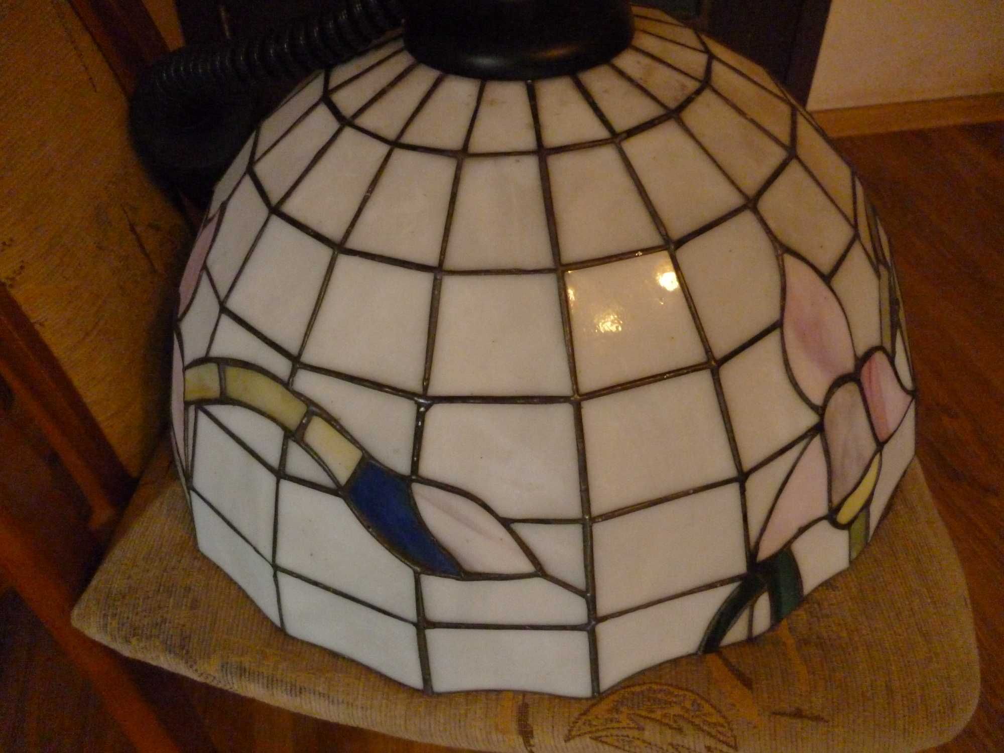 Piekna kolorowa lampa Tifaniego