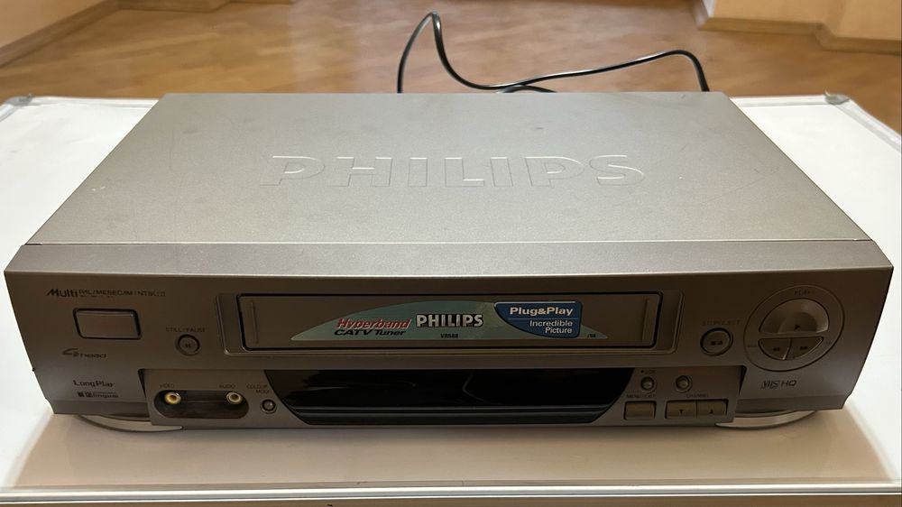 Видеомагнитофон Philips VR 588