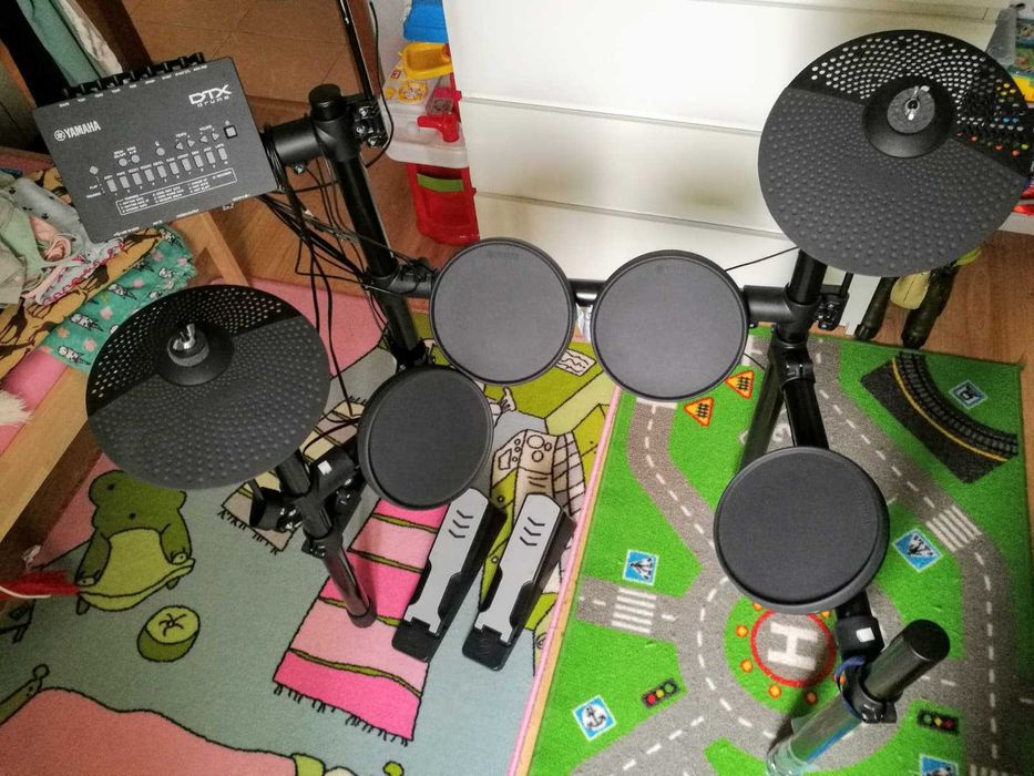 Bateria Yamaha DTX402K .