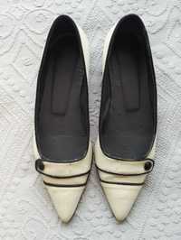 Sapatos bicudos verniz branco e preto 38