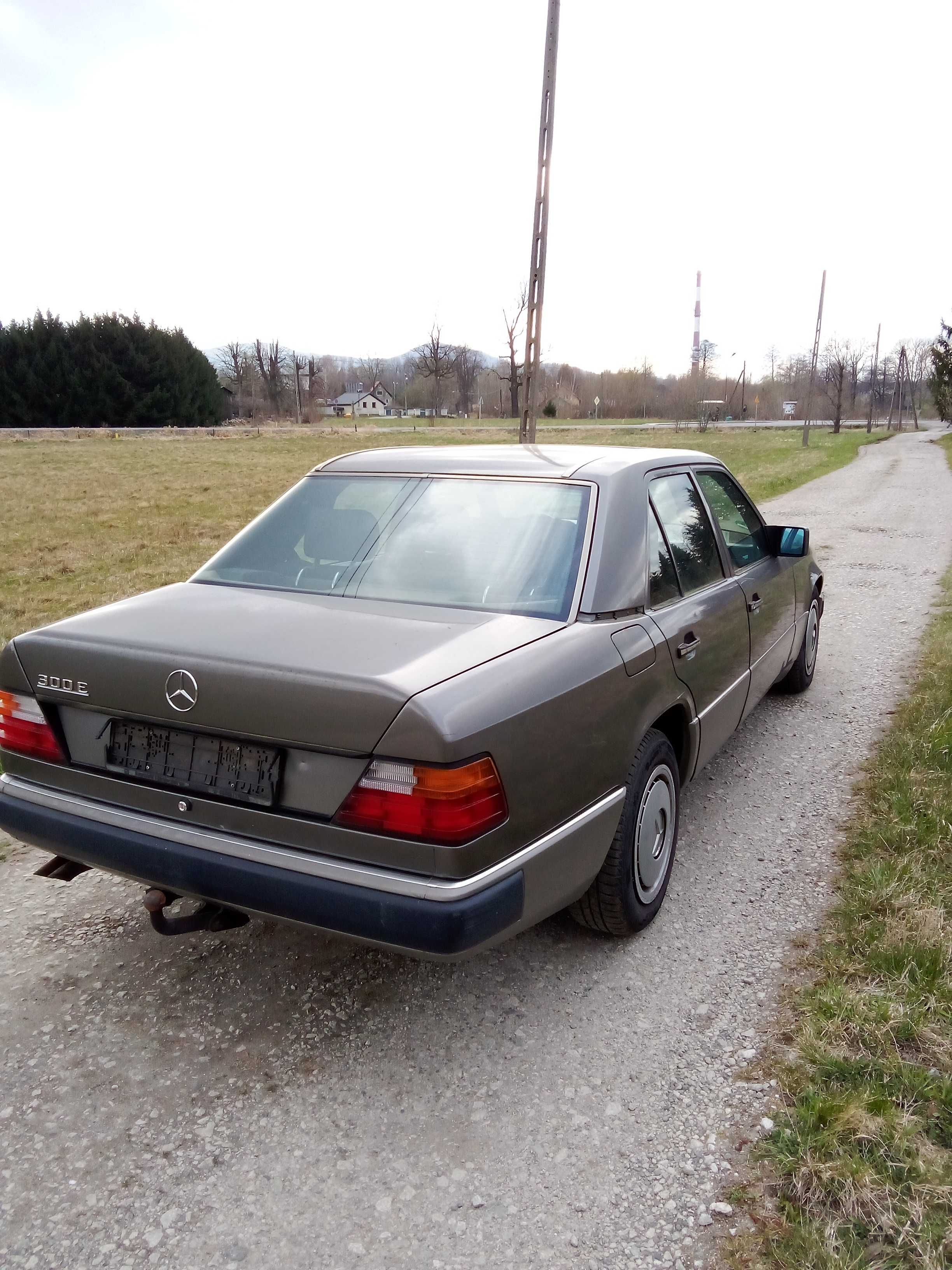 Mercedes 124 .300 E sedan