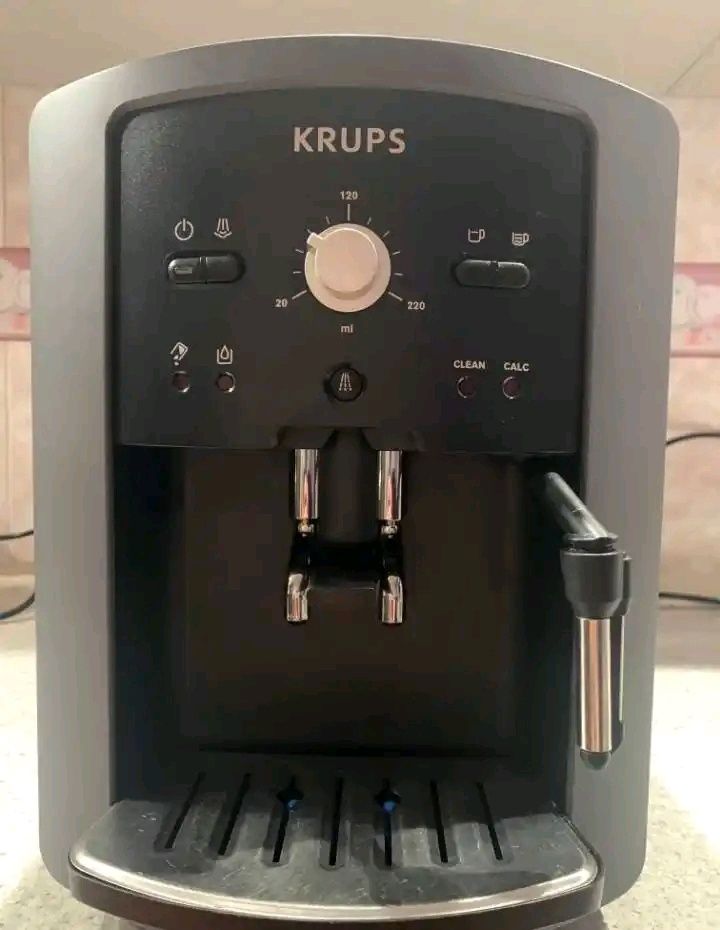 Кофемашина KRUPS EA8010.