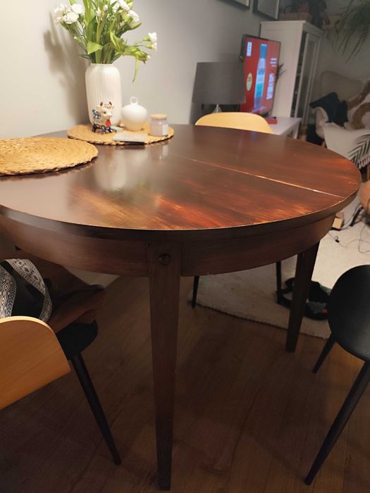 Stół okrągły rozkładany - rezerwacja