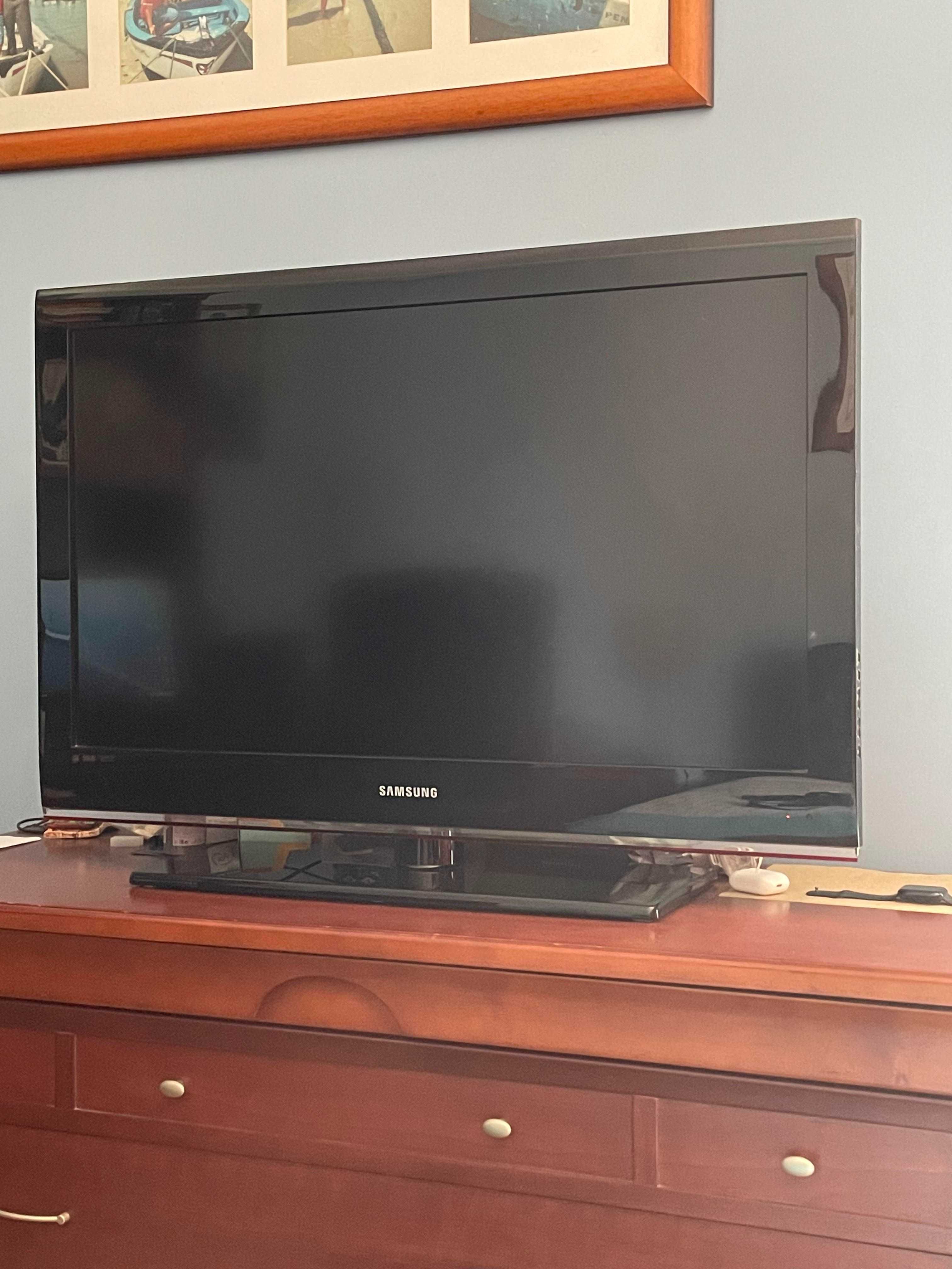 televisão samsung 43'' a funcionar